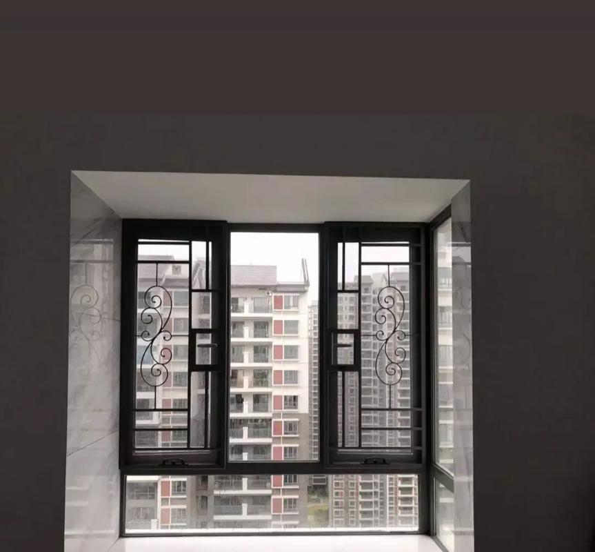 守护家的温馨——不锈钢防盗网与铝合金窗花安装全解析