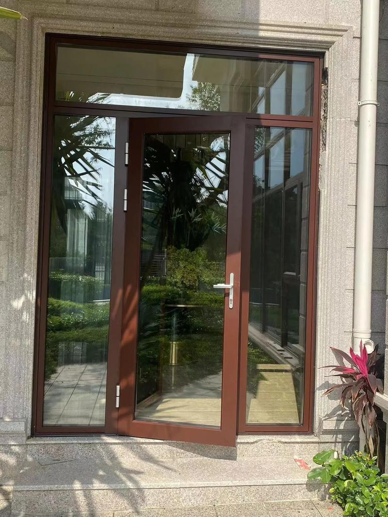咖啡色专场 沃伦系统门窗，金属门窗的艺术与实用融合